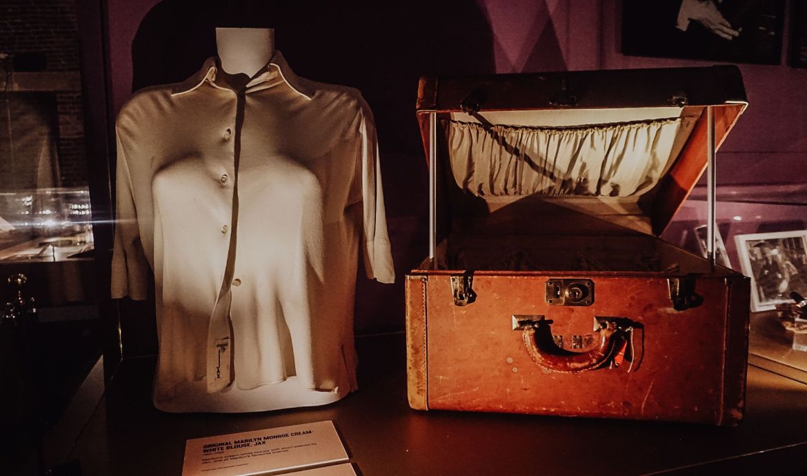 Marilyn Monroe outfit Arches London Bridge