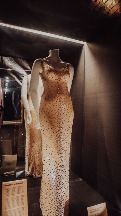 Marilyn Monroe outfit Arches London Bridge